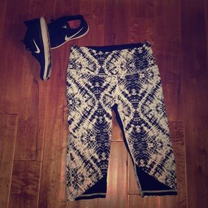 VSX tie-dye tights cropped
